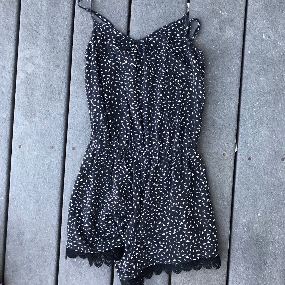 Adorable Romper!!🖤